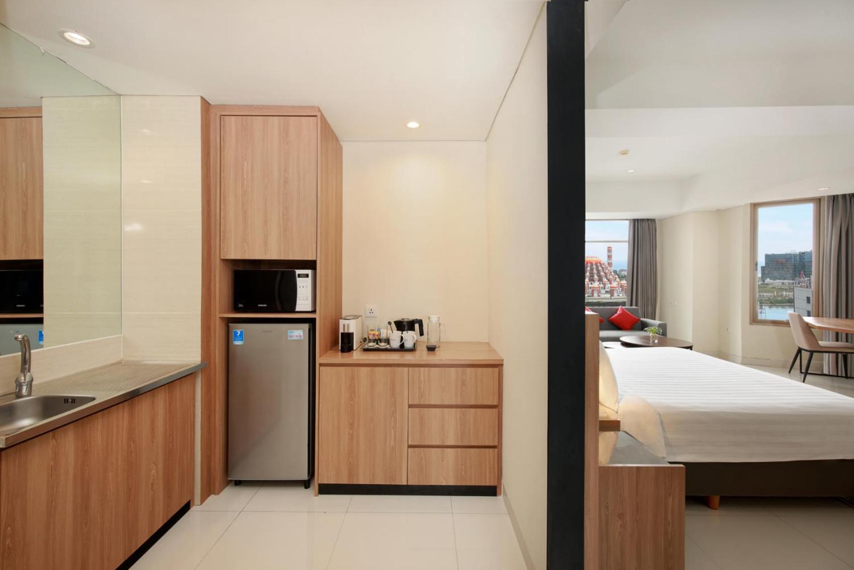 Aston Inn Pantai Losari Makassar Ngoại thất bức ảnh