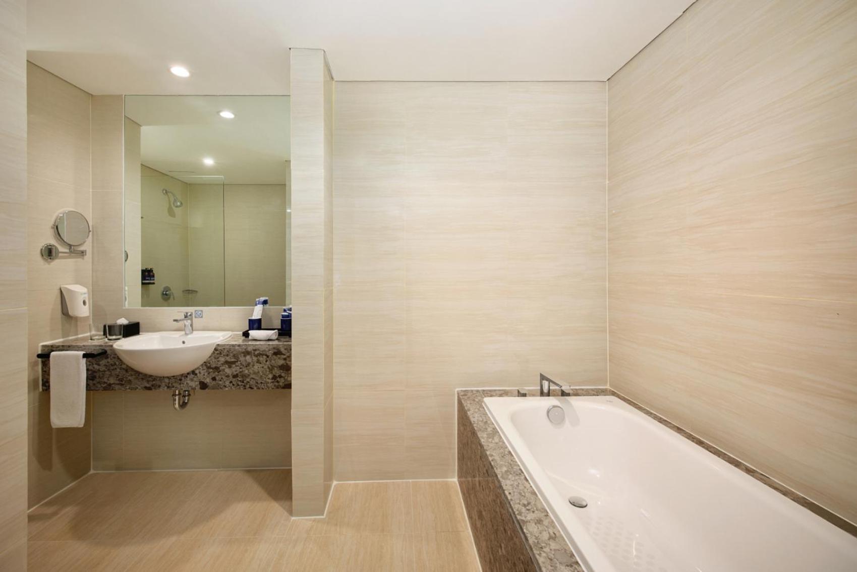 Aston Inn Pantai Losari Makassar Ngoại thất bức ảnh