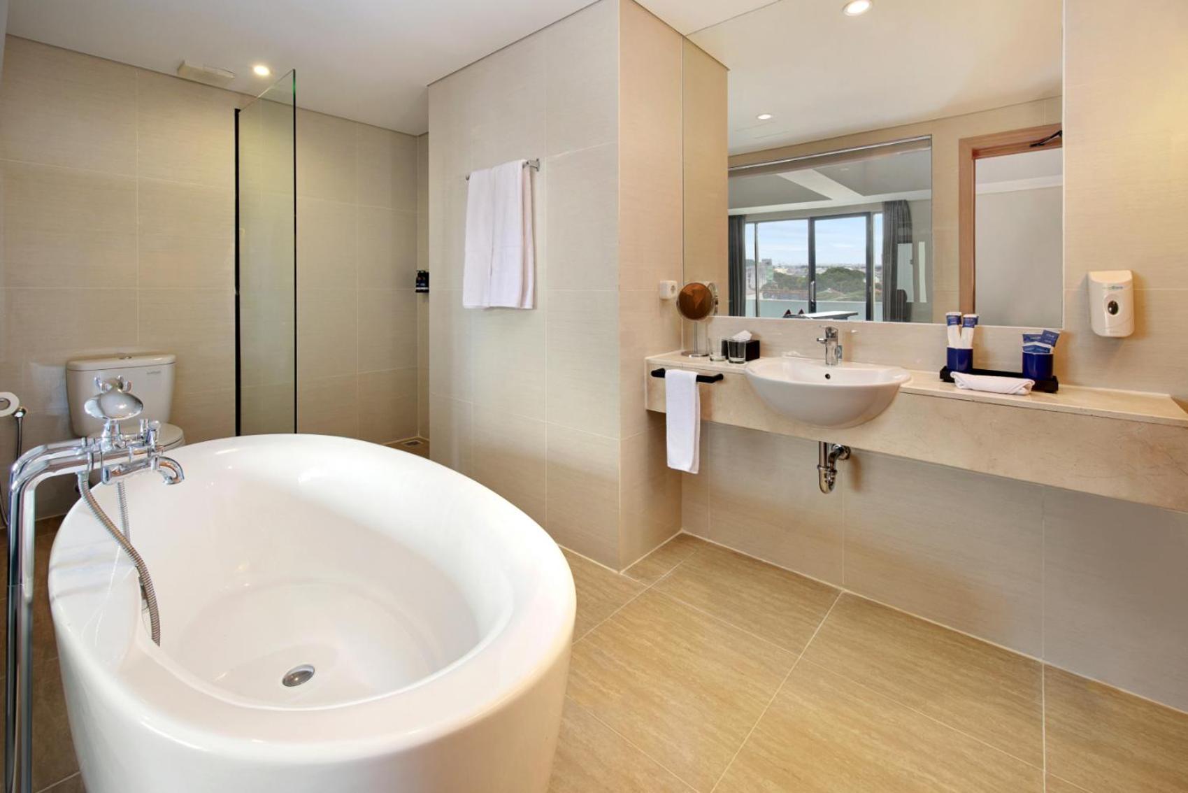 Aston Inn Pantai Losari Makassar Ngoại thất bức ảnh