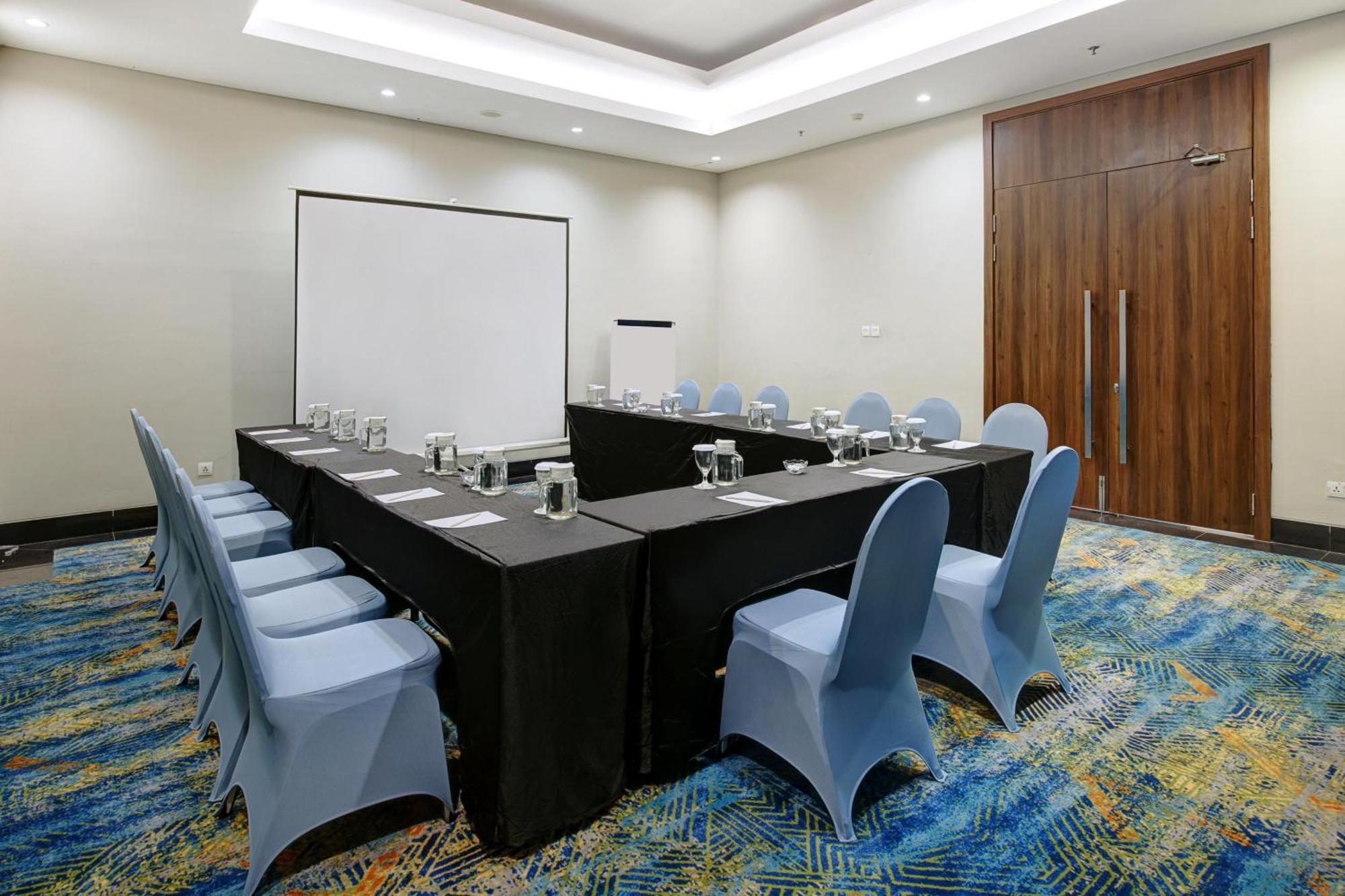 Aston Inn Pantai Losari Makassar Ngoại thất bức ảnh