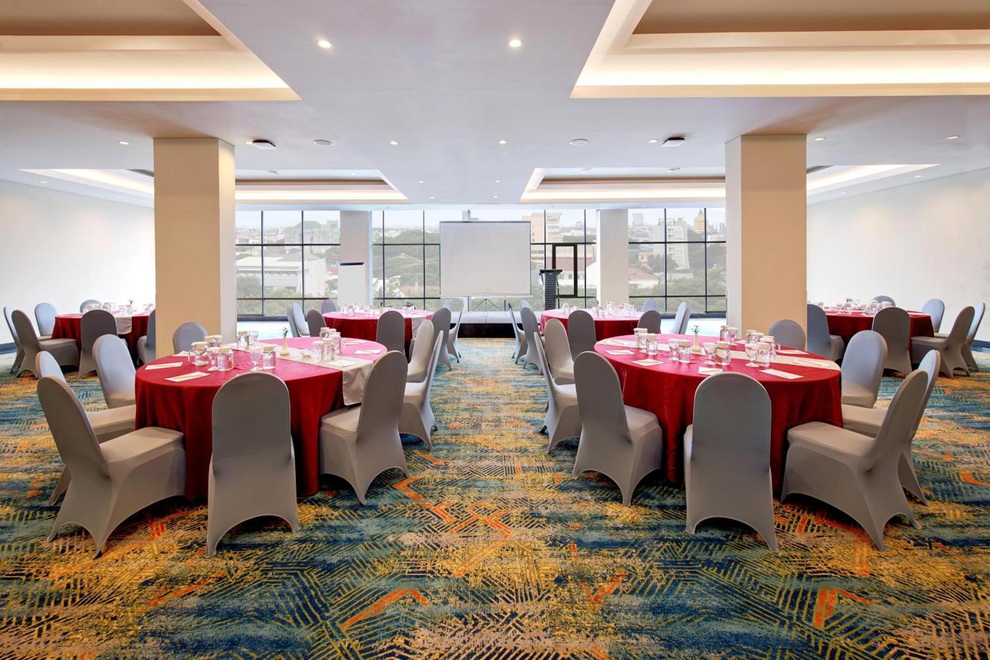 Aston Inn Pantai Losari Makassar Ngoại thất bức ảnh