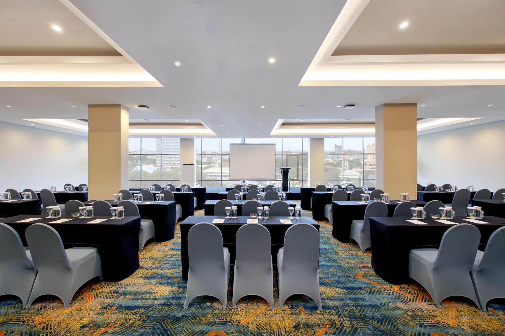 Aston Inn Pantai Losari Makassar Ngoại thất bức ảnh